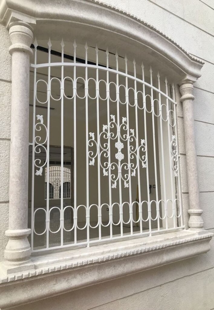 تصميم شباك حديد أنيق وآمن للمنازل – القرني حداد 2000