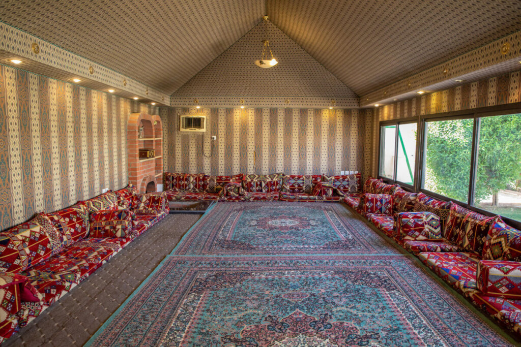 تنفيذ مجالس ملكية خارجية وبيوت شعر حسب الطلب – القرني حداد 2000