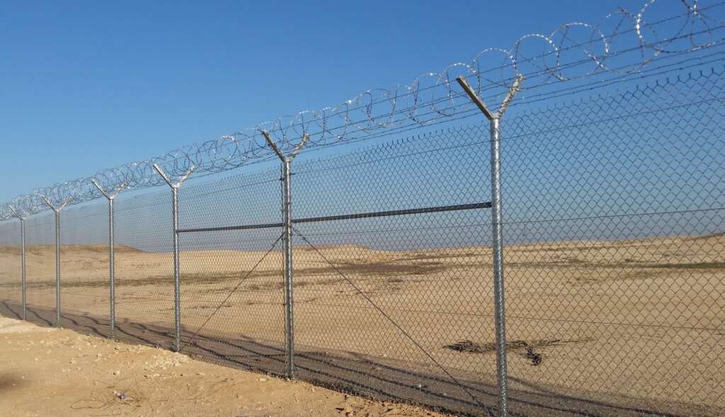 مظلات وسواتر وبرجولات بالرياض – شبك شائك أمني