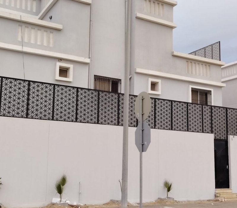 تركيب سواتر قص ليزر متينة مقاومة للعوامل الجوية – القرني حداد 2000