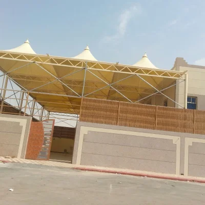 مظلات هرمية لمدرسة – جزء من مشاريع مظلات بالرياض