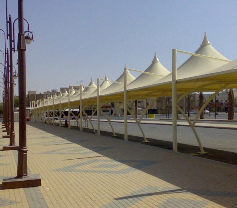 تركيب مظلات هرمية لمواقف سيارات – القرني حداد 2000